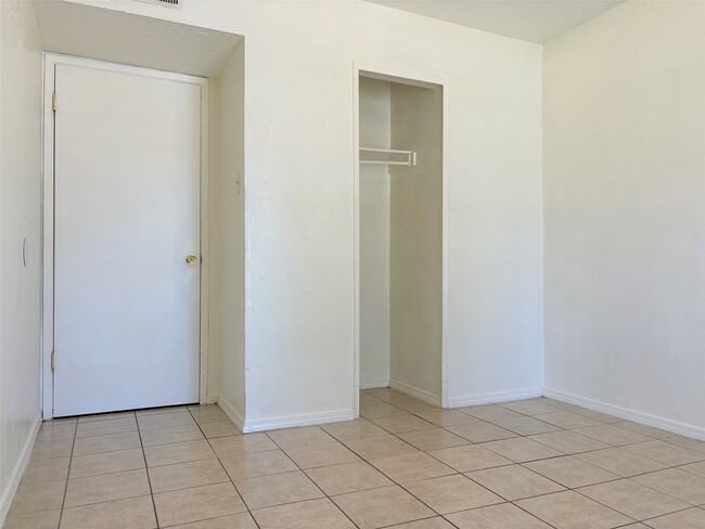 Building Photo - 24411 Beef Canyon Dr