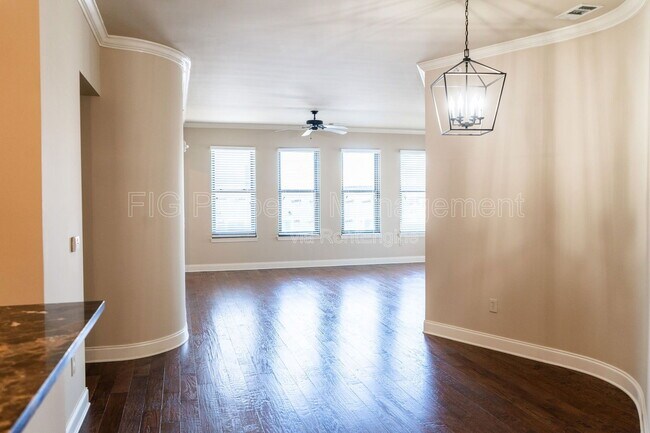 Building Photo - 445 W Blount Ave