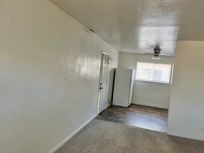 Building Photo - 610 S 200 E
