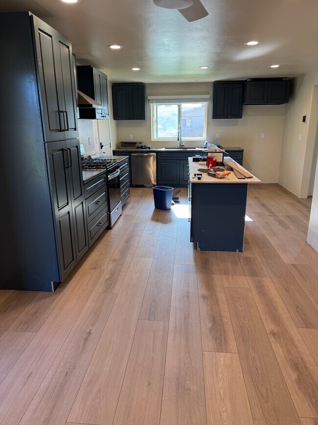 Building Photo - 2528 Bowdoin Pl
