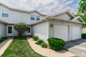 Building Photo - 3 bedroom / 2.5 bathroom Townhome for Rent...
