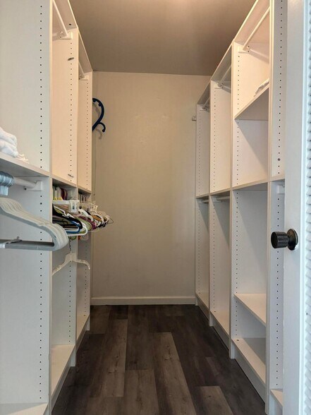 Building Photo - 325 Knotty Wood Ln