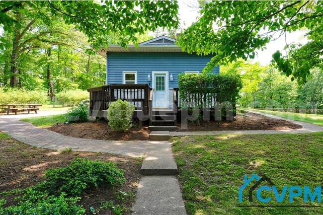 Building Photo - 600 Sandy Hill Rd