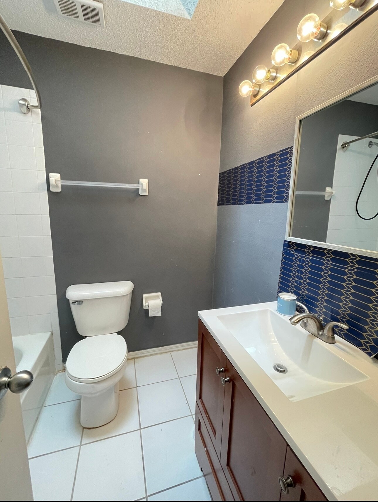 Building Photo - 924 Sykes Ct