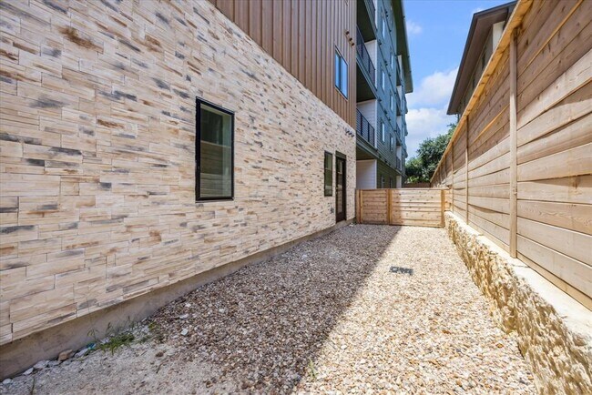 Building Photo - 4802 N Congress Ave