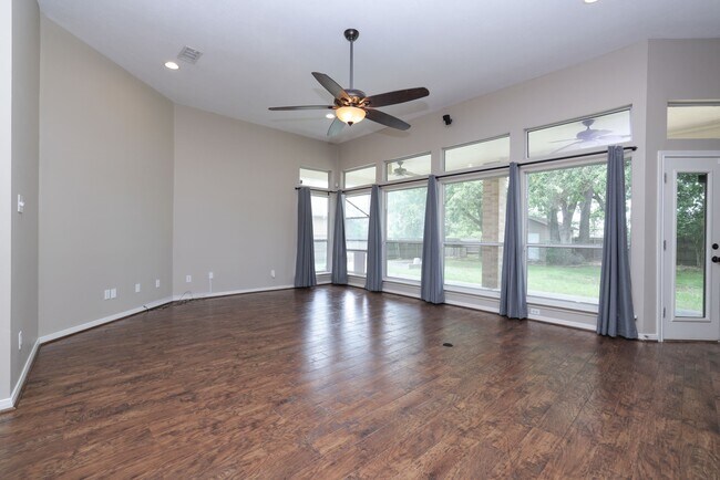 Building Photo - 105 Lawrence Marshall Dr