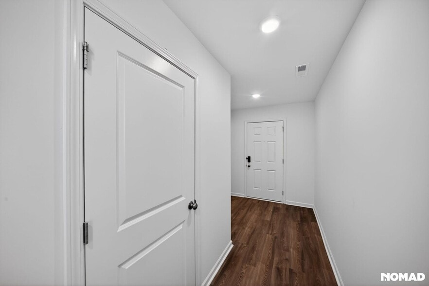 Building Photo - 2401 Brookville Dr