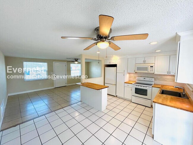 Building Photo - 1126 Normandy Blvd