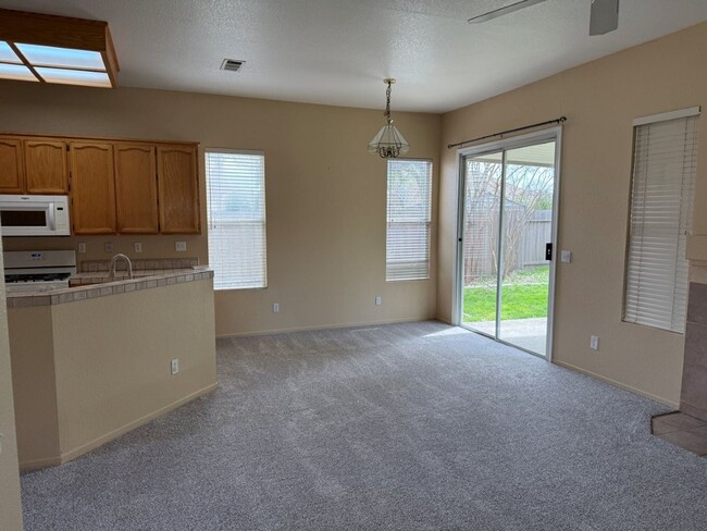 Building Photo - Modern 3 Bedroom One Story Dixon *STAR REN...