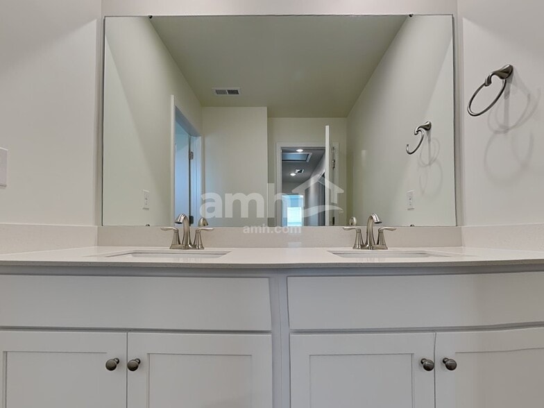 Building Photo - 6059 Rosemore Ln
