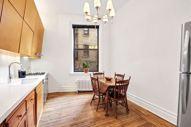 Building Photo - 545 W 111th St