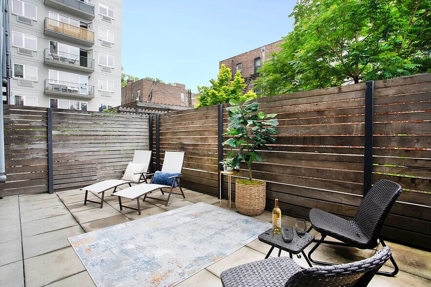 Private Terrace - 100 Maspeth Ave