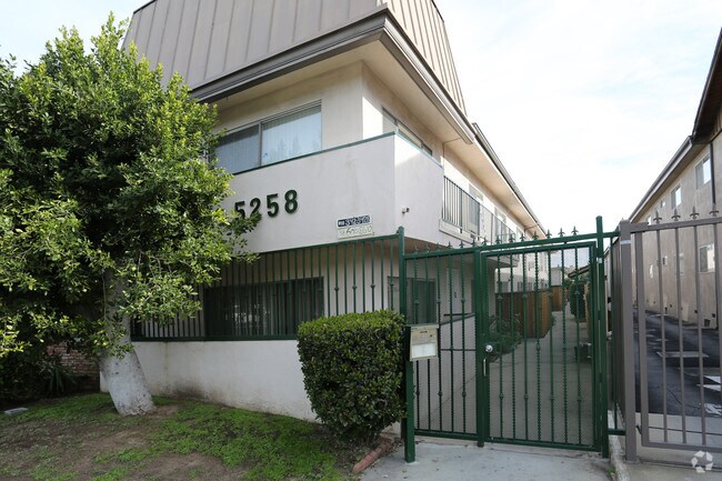 Building Photo - 5258 Newcastle Ave