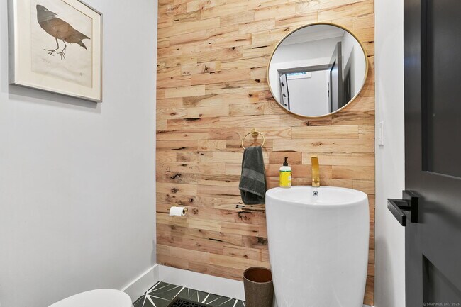 Building Photo - 58 Big Trail