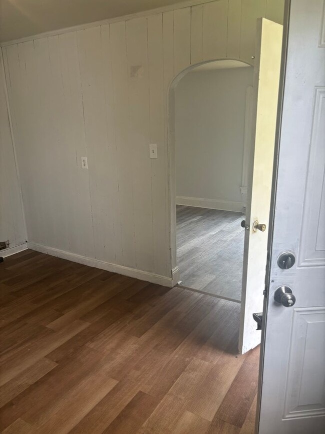 Building Photo - Section 8 welcome, 3 bedrooms 1.5 Bath. Sp...