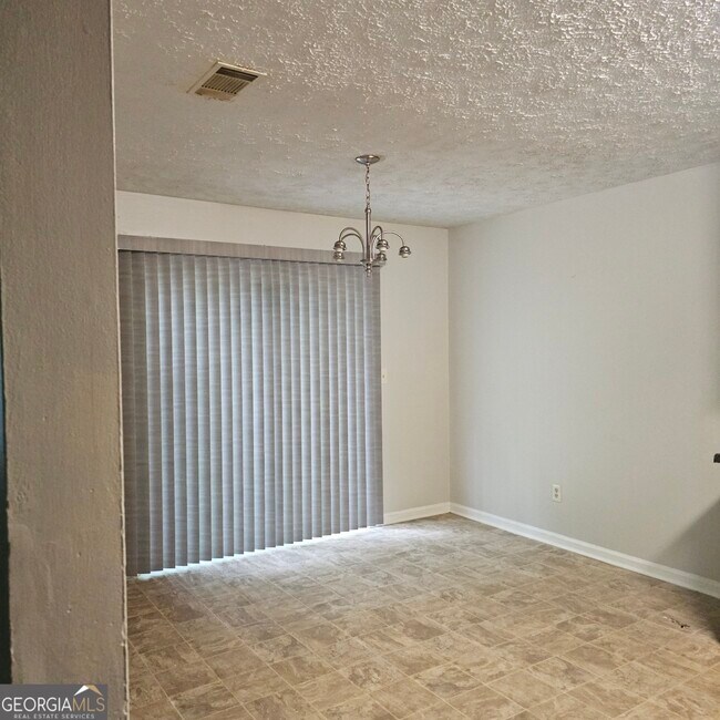 Building Photo - 5906 Summerglen Ln
