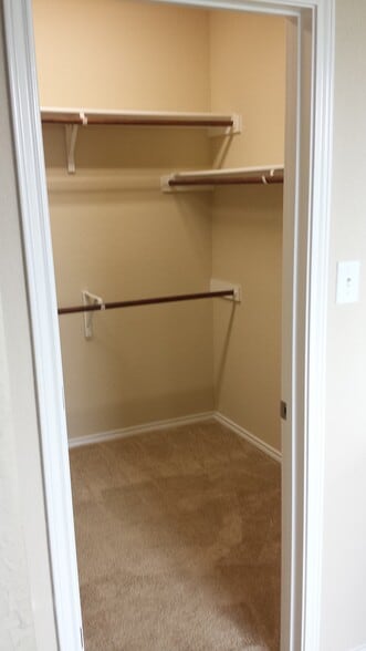 Master walk-in closet - 6023 Tanzanite Rim