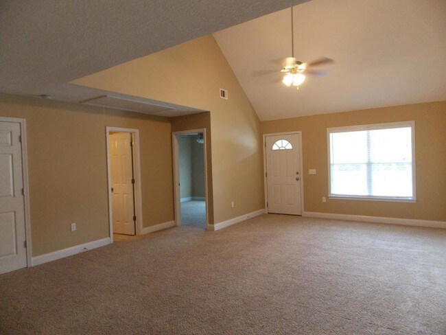 Building Photo - 110 Lakeview Commons Rd