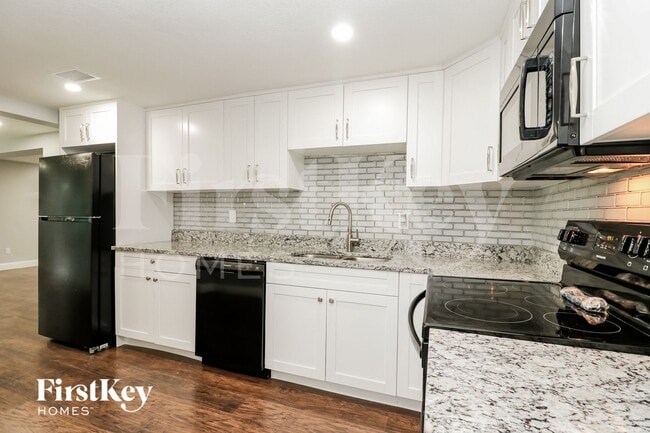 Building Photo - 3844 Elmwood Dr