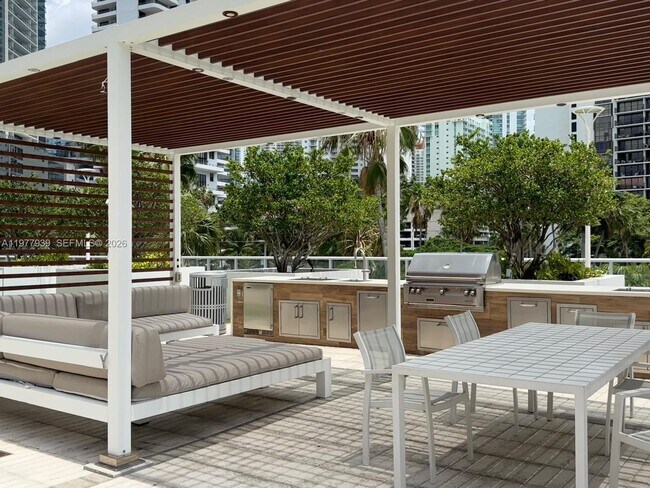 Building Photo - 1541 Brickell Ave