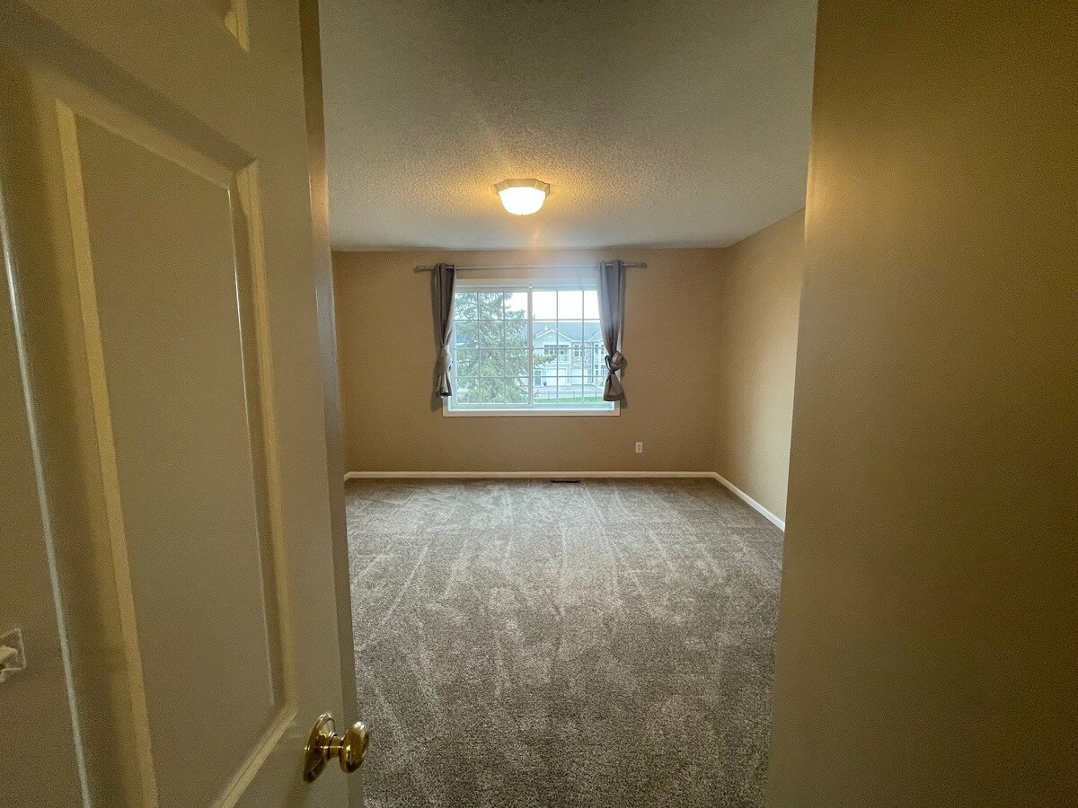 Building Photo - 17389 Glacier Way