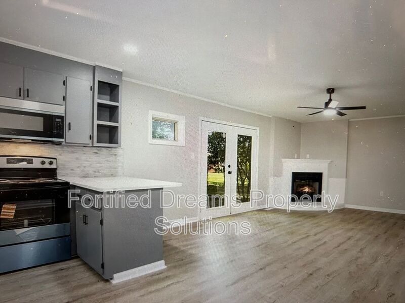 Building Photo - 1141 Carolina Cir