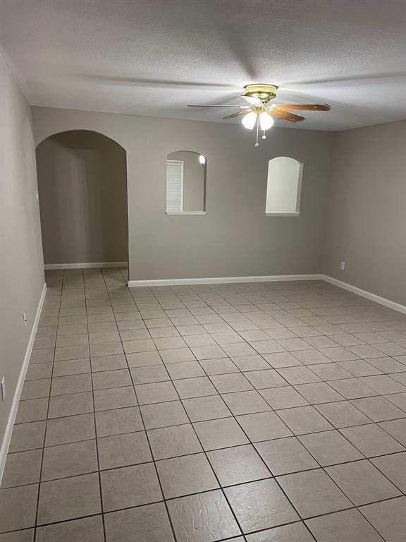 Building Photo - 300 Evergreen Cir