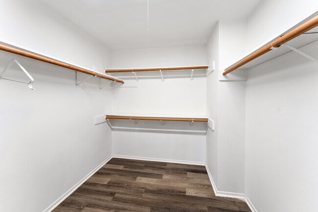 Building Photo - 1202 Manorglen Dr
