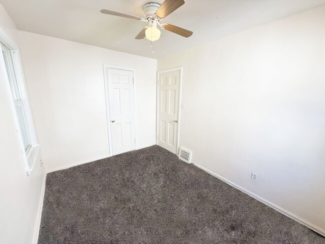 Building Photo - 3 BED 1 BATH BEAUTIFUL SINGLE FAMILY HOME ...