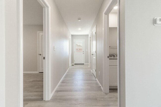 Building Photo - Great four-bedroom home in Northwest Springfield