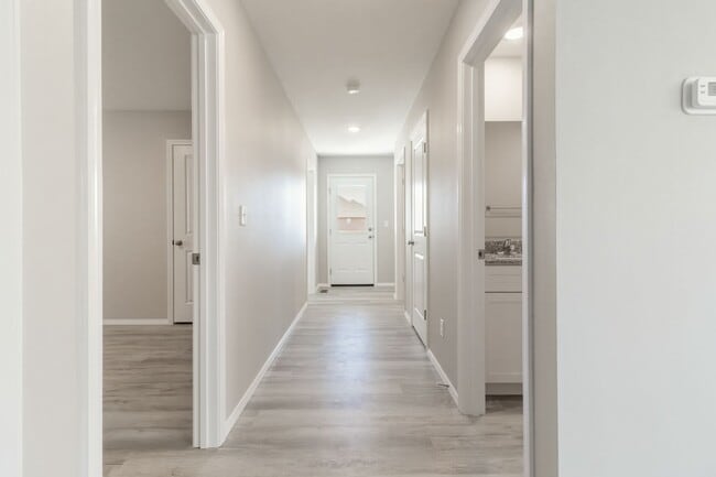 Building Photo - Stunning 4-Bedroom Home