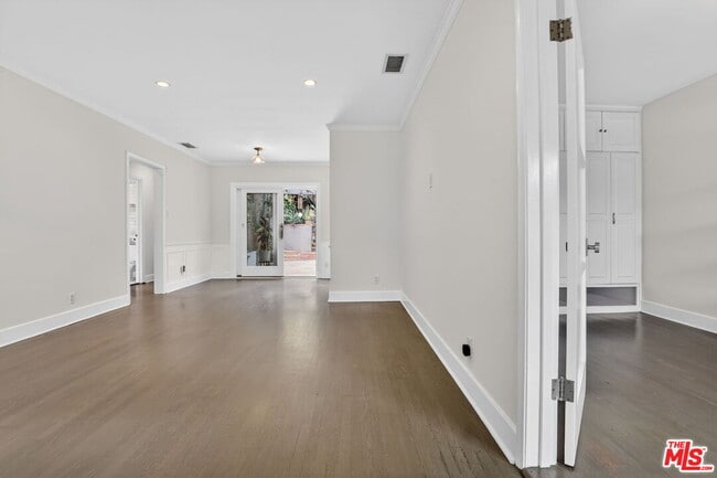 Building Photo - 408 Kendall Ave