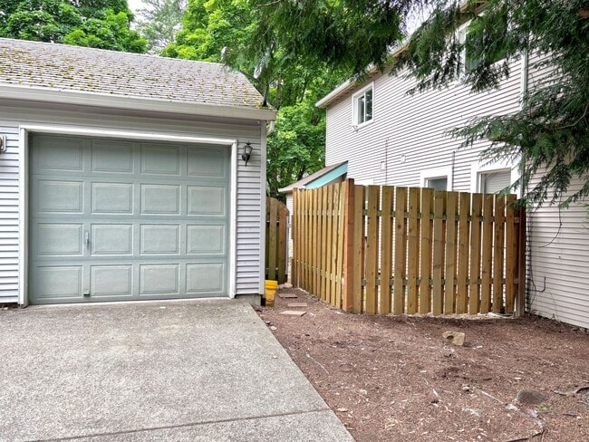 Building Photo - 12638 SE Foster Rd