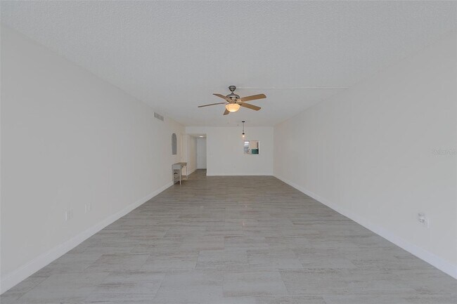 Building Photo - 10215 Regal Dr