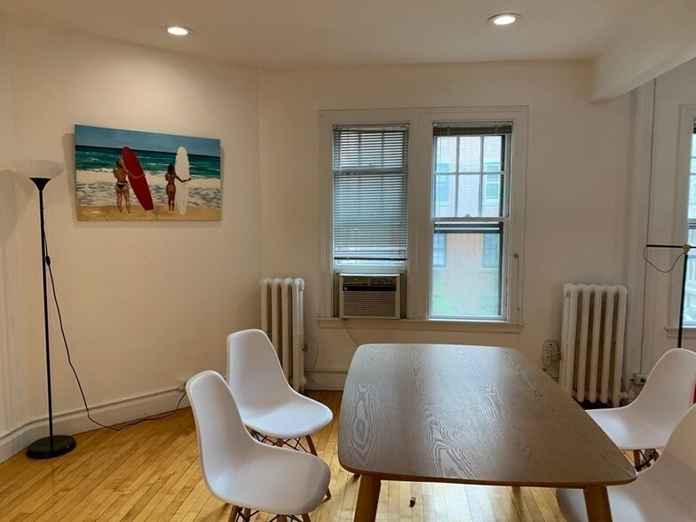 Building Photo - 34 Ash St