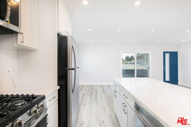 Building Photo - 3872 Bentley Ave