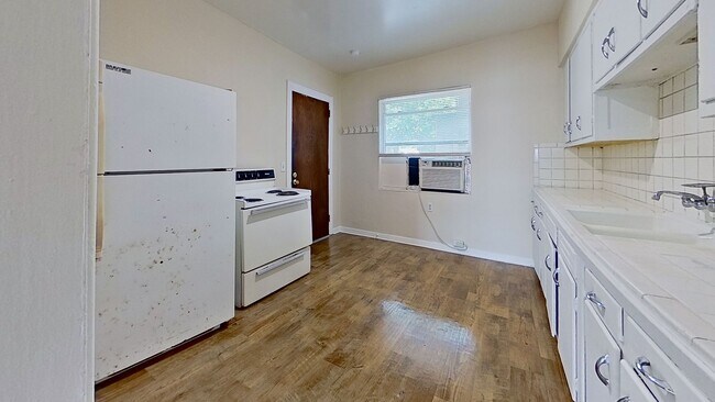 Building Photo - Cute and Charming Apartment in St. Nicholas