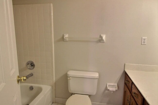 Building Photo - 275 Home Pl