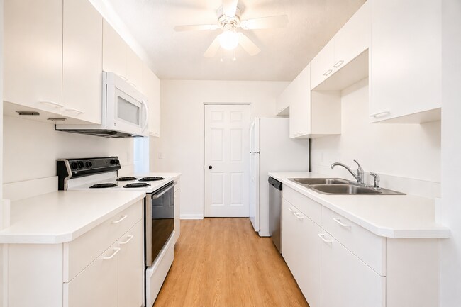 Building Photo - 2-bedroom Condo at Indigo Lakes