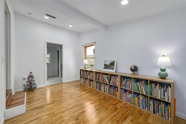 Building Photo - 406 W 55th St