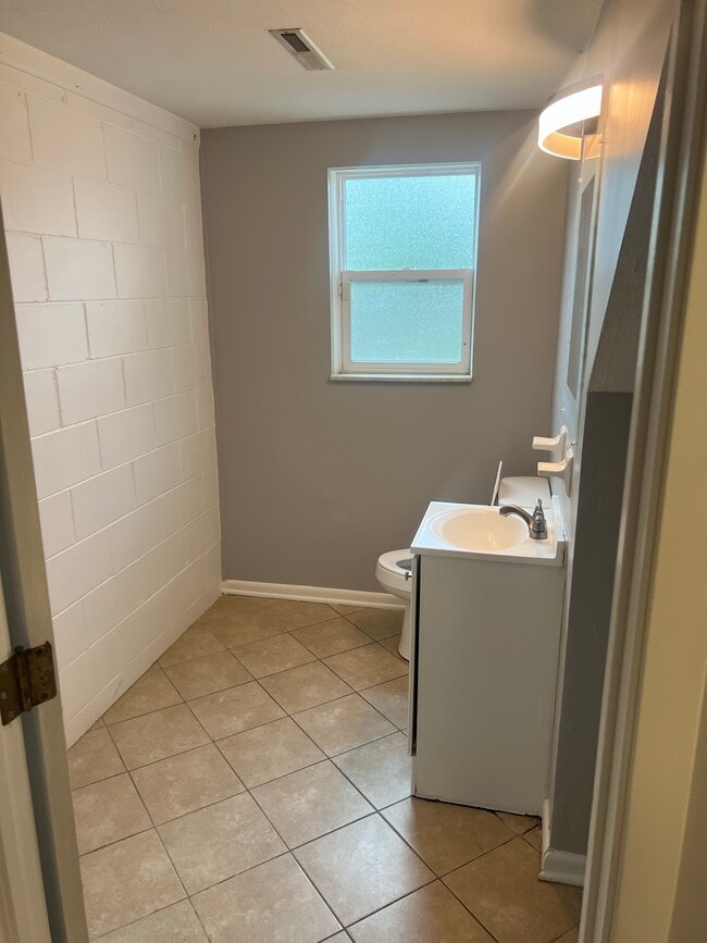 Building Photo - 3733 S Ohio Ave