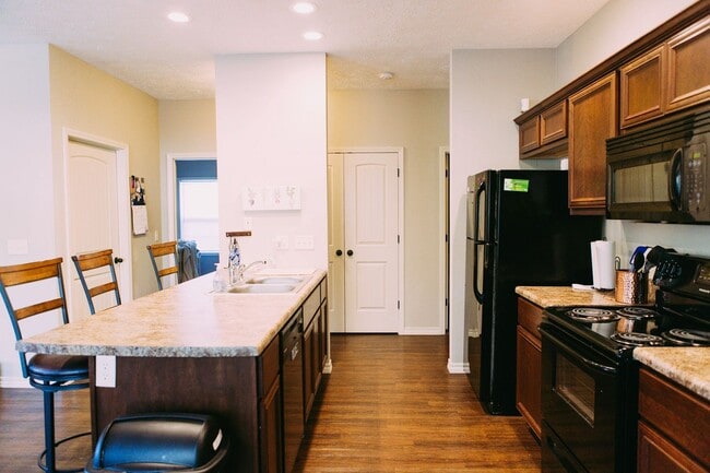 Building Photo - 3 bed 3 bath house house Central Springfield