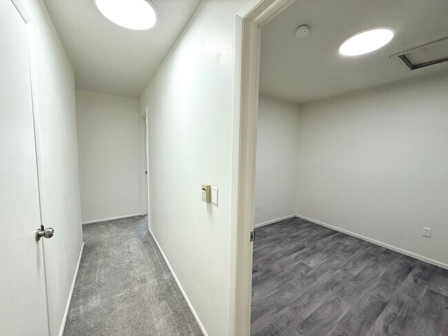 Building Photo - Open House June 20th | 3 Bedroom Townhome in Holladay
