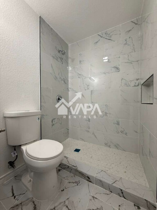 Building Photo - 7814 Hollow Oak