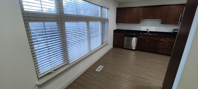 Building Photo - Beautiful Salt Lake Townhome!!!