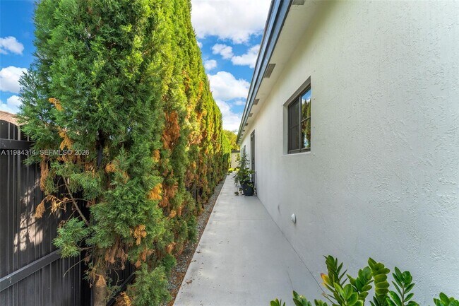 Building Photo - 17805 SW 114th Ct