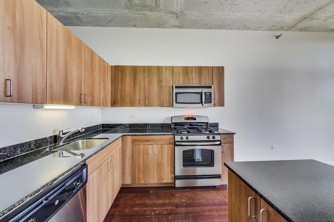 Building Photo - 235 W Van Buren St