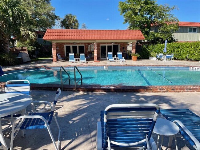 Building Photo - 156 NE 20th Ct