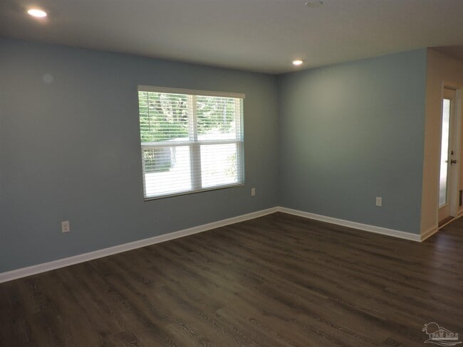 Building Photo - 5427 Peach Dr