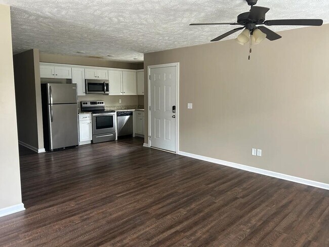 Building Photo - 201 Cherry Way